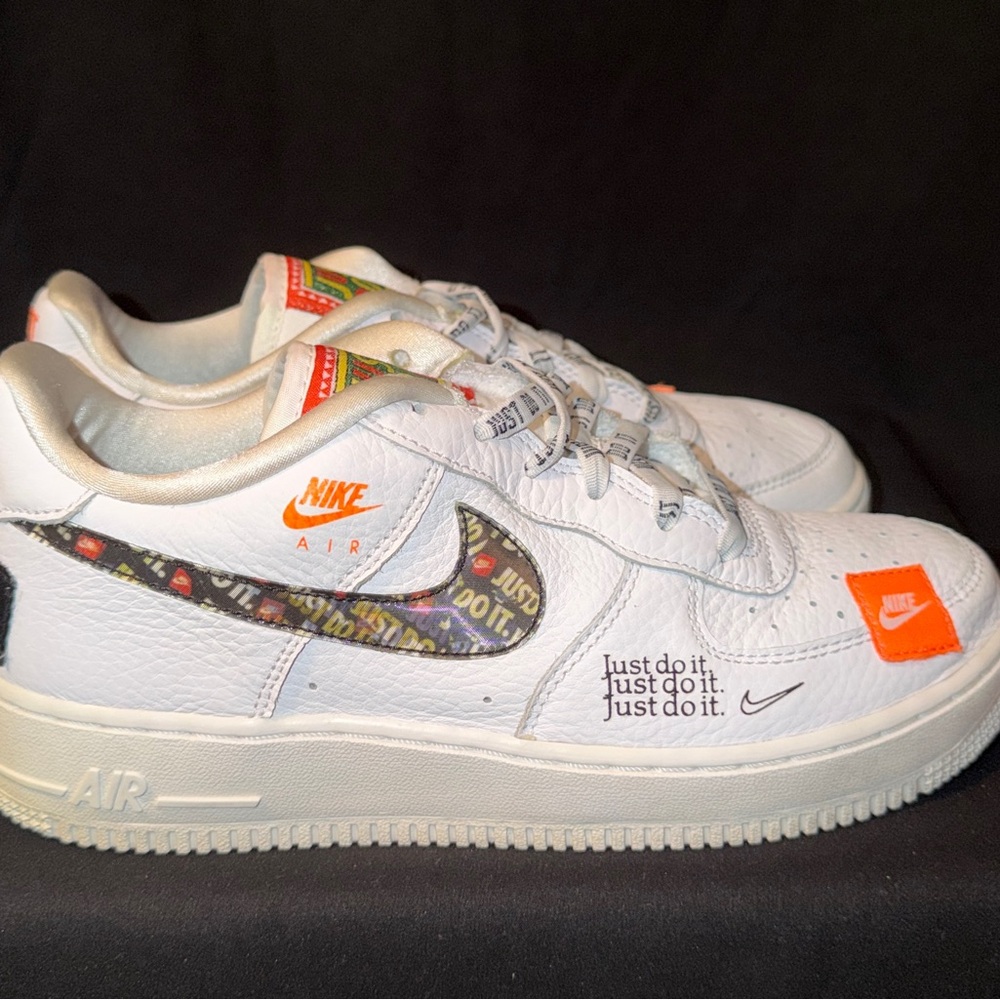 Nike Air Force 1 '07 PRM Low Just Do It Size 6.5 Youth